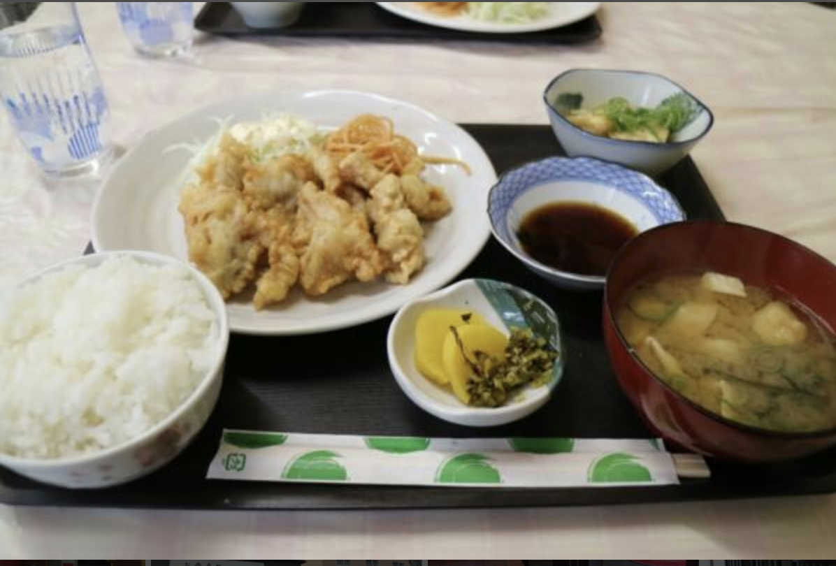 大分名物とり天定食が激安のなりちゃん 別府ゲストハウス｜大分県別府市の格安ホテル